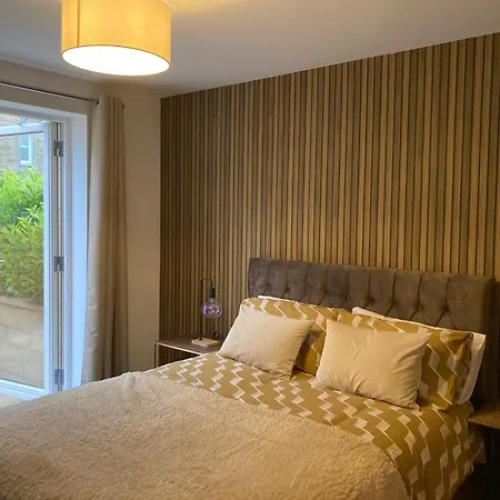 Apartment Beautiful Meadowbank With On-street Parking