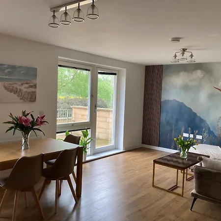 Apartment Beautiful Meadowbank With On-street Parking *