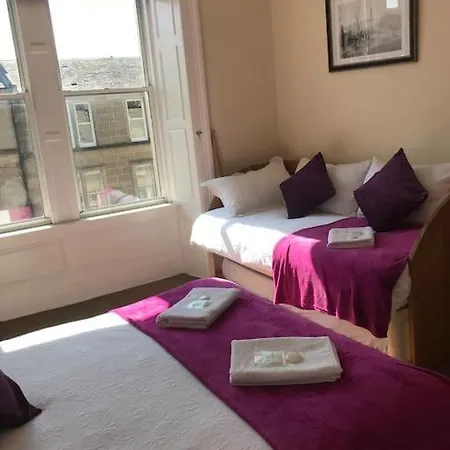 3 Bedrooms For Upto 6 Apartment