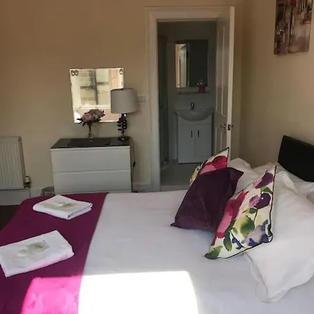 Apartment 3 Bedrooms For Upto 6