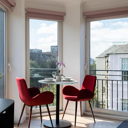 Daire Premier Fountain Court