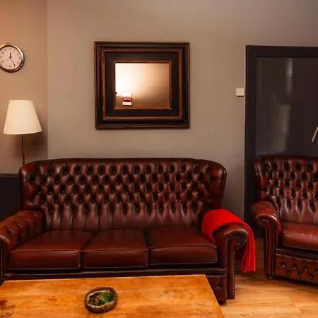 Cozy, Warm & Relaxed By Holyrood Palace