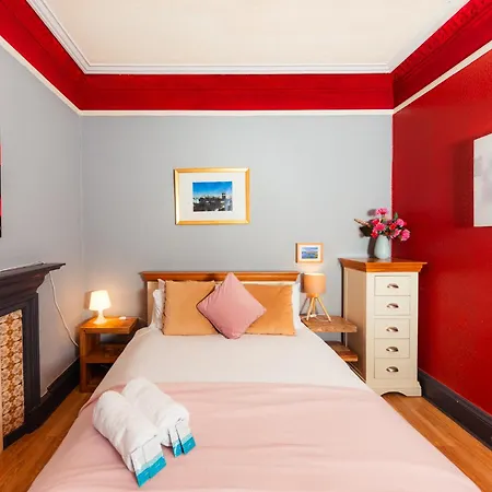Cozy, Warm & Relaxed By Holyrood Palace *