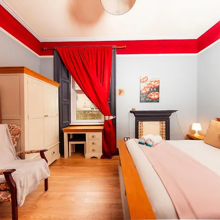 Cozy, Warm & Relaxed By Holyrood Palace