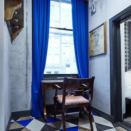 St Christopher's Old Town Hostal