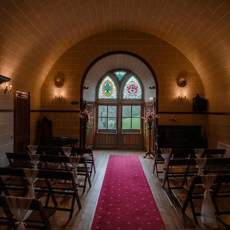 Отель Dalhousie Castle 4*