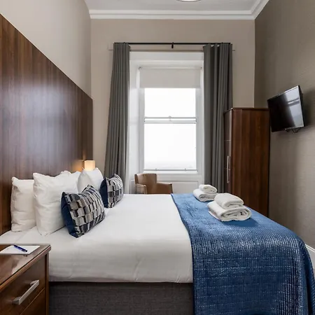 Hotel 28 York Place 3*