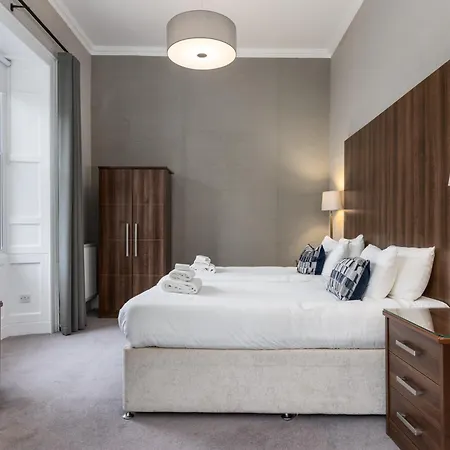 فندق 28 York Place 3*