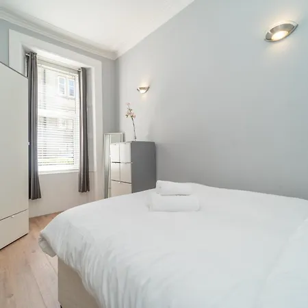 Beautiful Spacious Victorian Town House Lägenhet *