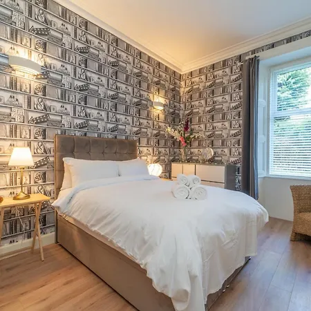 아파트 Beautiful Spacious Victorian Town House *