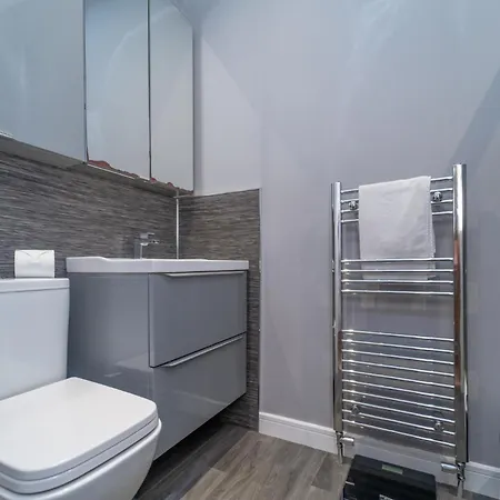 Beautiful Spacious Victorian Town House 아파트 *