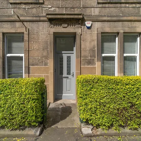 Beautiful Spacious Victorian Town House