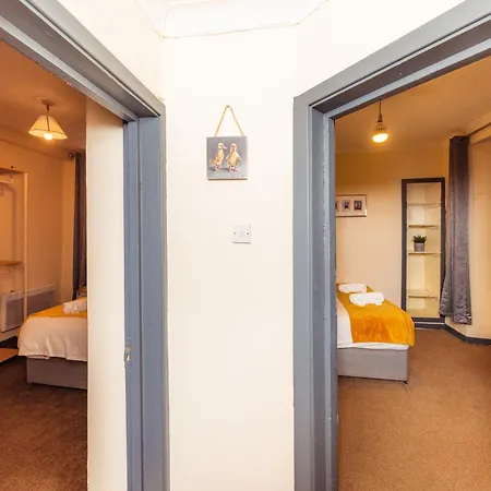 In Old Town, Cozy 4 Bedroom Flat Apartment Edinburgh