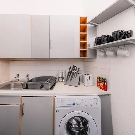 In Old Town, Cozy 4 Bedroom Flat