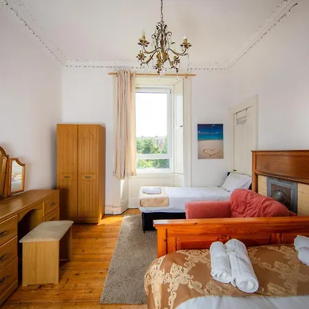 Apartment Comfortable, Spacious Retreat, By The Meadows! Edinburgh