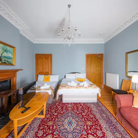 Apartamento Comfortable, Spacious Retreat, By The Meadows!