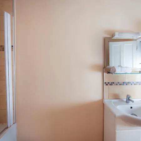 Comfortable, Spacious Retreat, By The Meadows! *