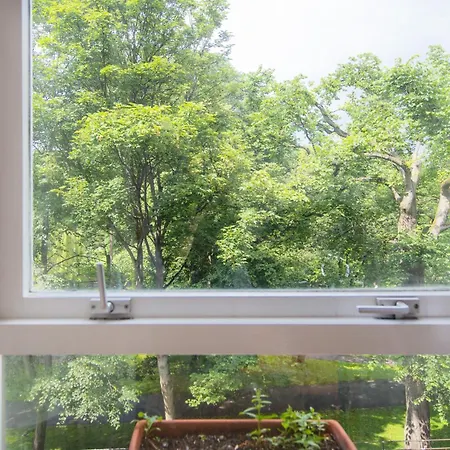 Comfortable, Spacious Retreat, By The Meadows! Apartment *
