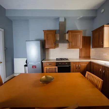 Apartamento Comfortable, Spacious Retreat, By The Meadows! Edimburgo