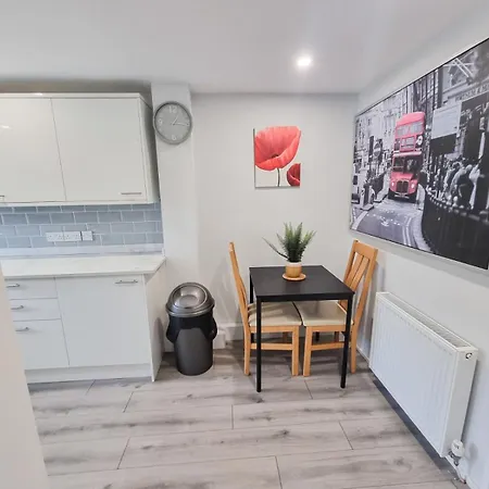 Westfield 2 Bedroom - Apartment *