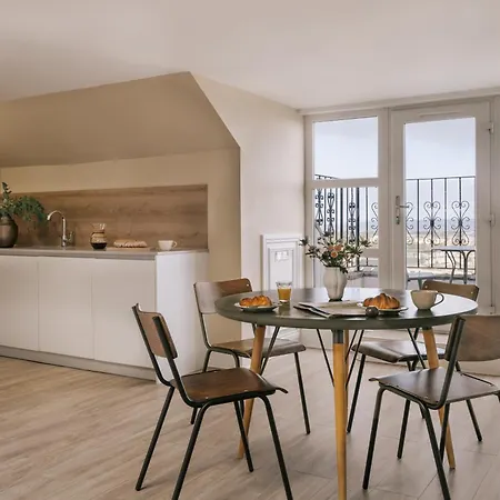 Sonder Royal Garden 4*