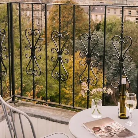 Sonder Royal Garden 4*