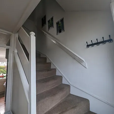 Gorgeous Full In Apartment Edinburgh