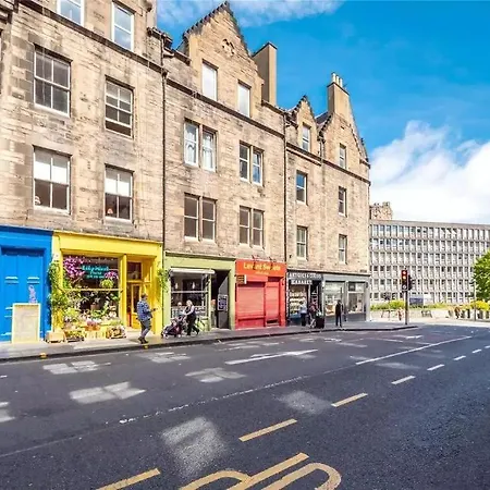 Spacious Boutique Two-bedroom Next To The Castle * Edinburgh