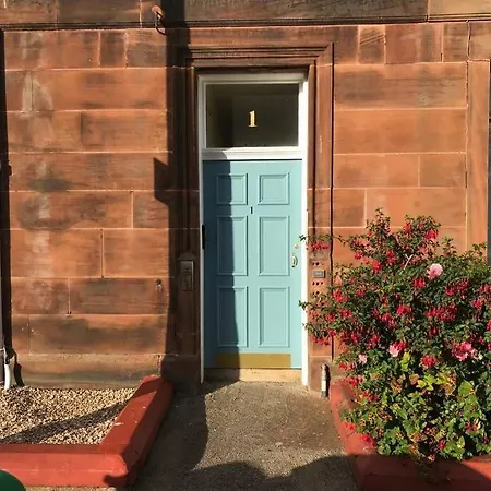 Beautifully Presented, Spacious Two Bed Apartment! Free On Street Parking Lägenhet Edinburg