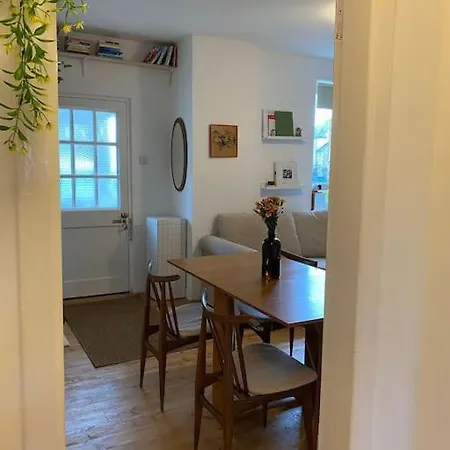 Apartment 2 Bed With Garden Near Centre & Beach, Free Parking Edinburgh