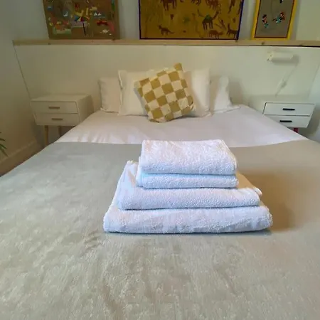 2 Bed With Garden Near Centre & Beach, Free Parking