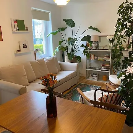 Apartment 2 Bed With Garden Near Centre & Beach, Free Parking Edinburgh