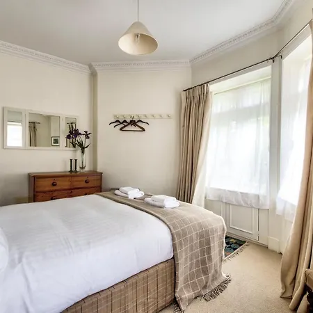 Ferienhaus Guestready - Classic Charm Near Holyrood Park EDI