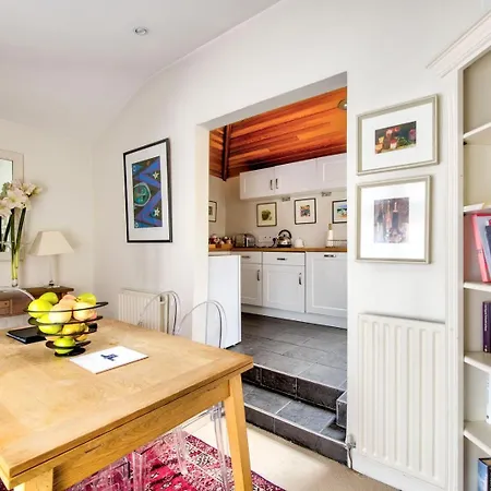 Dom wakacyjny Guestready - Classic Charm Near Holyrood Park Edynburg