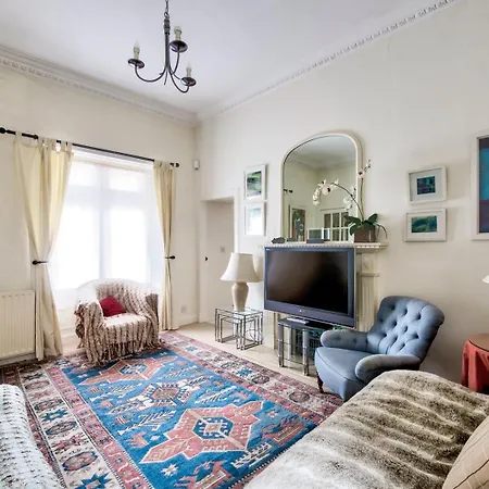 Ferienhaus Guestready - Classic Charm Near Holyrood Park EDI