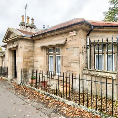 Ferienhaus Guestready - Classic Charm Near Holyrood Park *