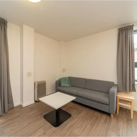 Apartment Joivy Affordable 3,4,5 And 12 Bed Private Flats Next To Royal Mile (adults Only) *