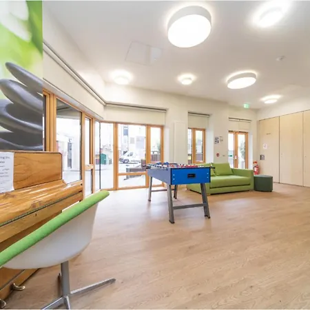 Apartment Joivy Affordable 3,4,5 And 12 Bed Private Flats Next To Royal Mile (adults Only)