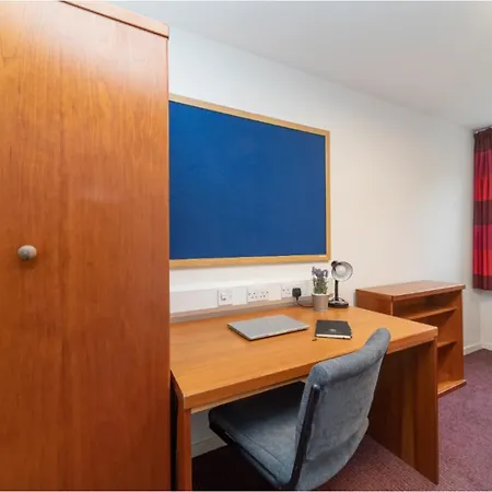 Apartment Joivy Affordable 3,4,5 And 12 Bed Private Flats Next To Royal Mile (adults Only) *