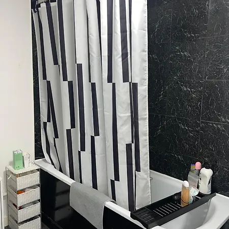 Pretty In The Heart Of Edimburgo