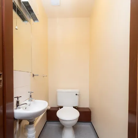 Joivy Economy 4 And 5 Bed Flats, Close To Old Town And Royal Mile - Adults Only *