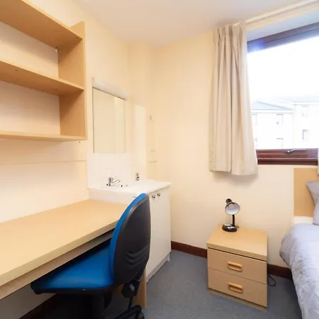 Joivy Economy 4 And 5 Bed Flats, Close To Old Town And Royal Mile - Adults Only
