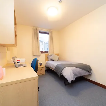 Joivy Economy 4 And 5 Bed Flats, Close To Old Town And Royal Mile - Adults Only