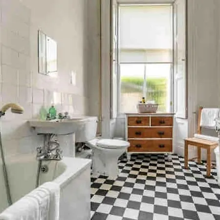 Central Claremont Townhouse Edinburgh