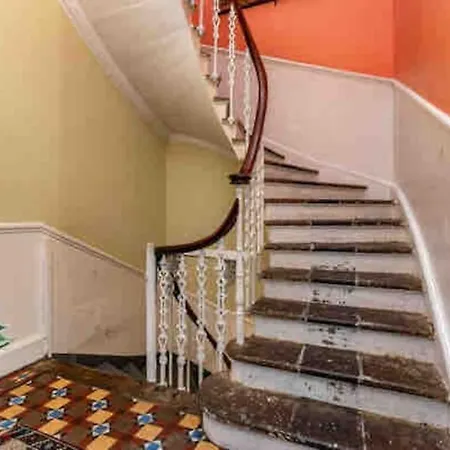 Holiday home Central Claremont Townhouse
