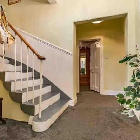 Holiday home Central Claremont Townhouse *