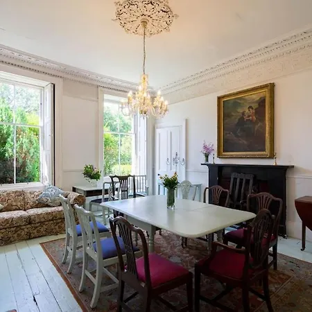 Central Claremont Townhouse * Edinburgh