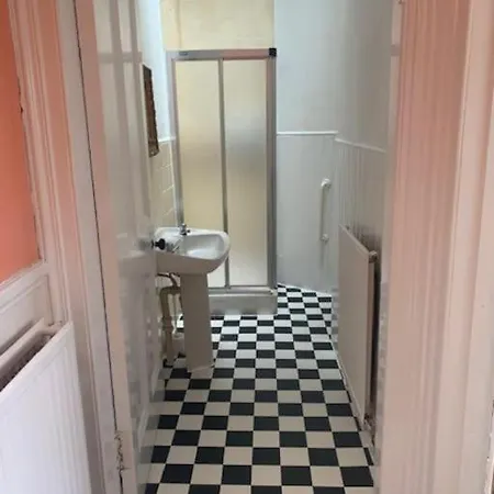 Holiday home Central Claremont Townhouse *