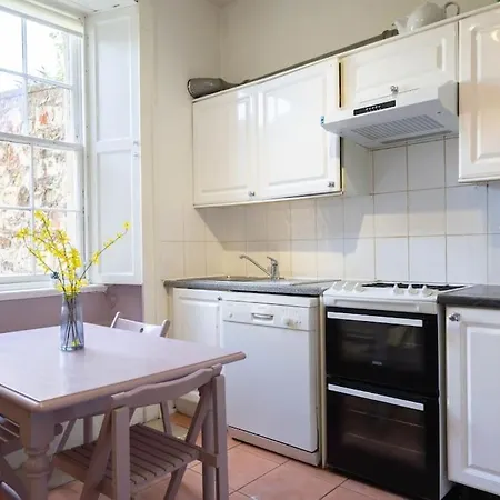 Central Claremont Townhouse Edinburgh