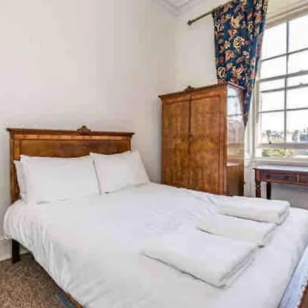 Central Claremont Townhouse * Edinburgh